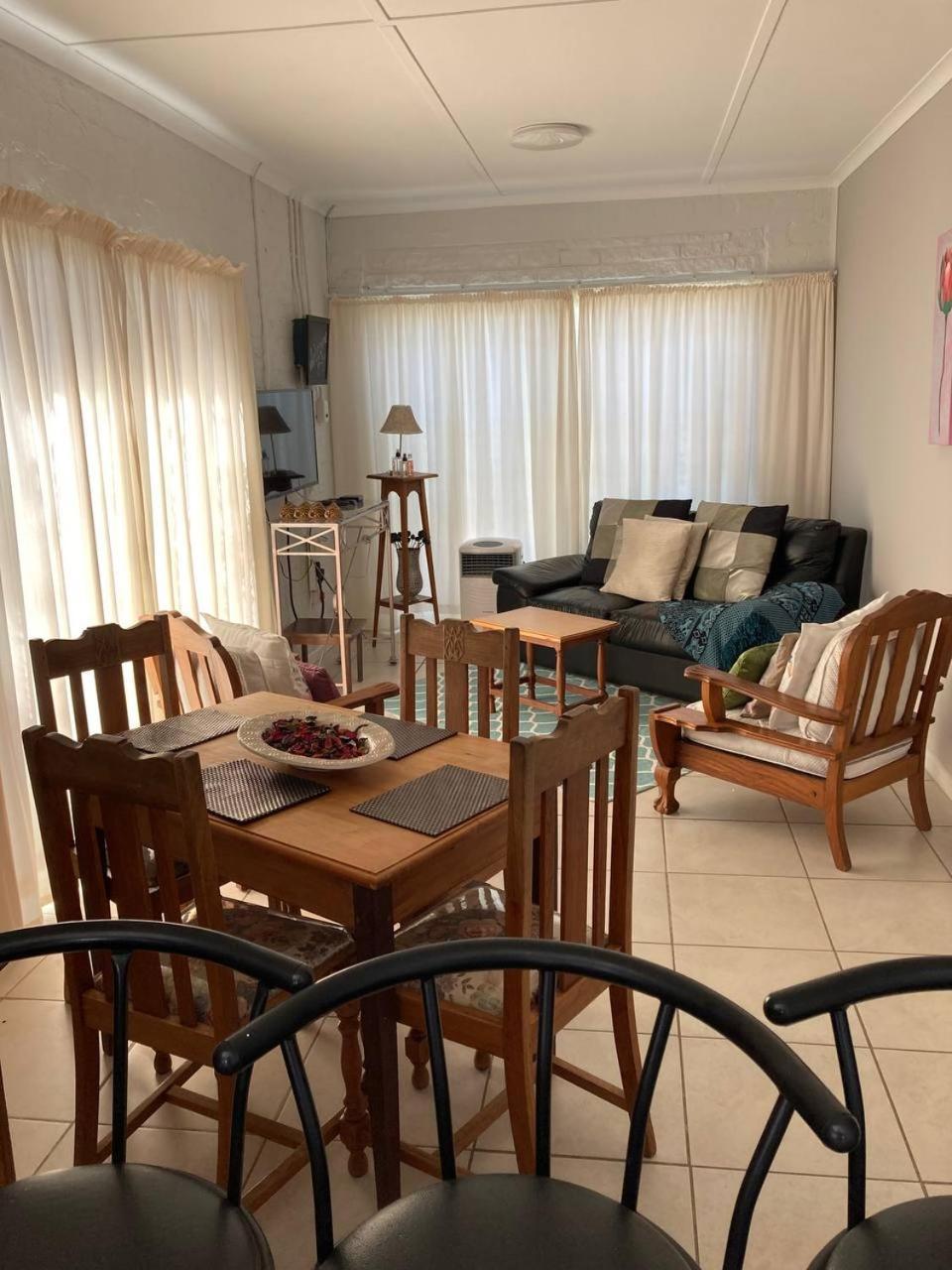 57 On Wellington Accommodation 科尔切斯特 外观 照片