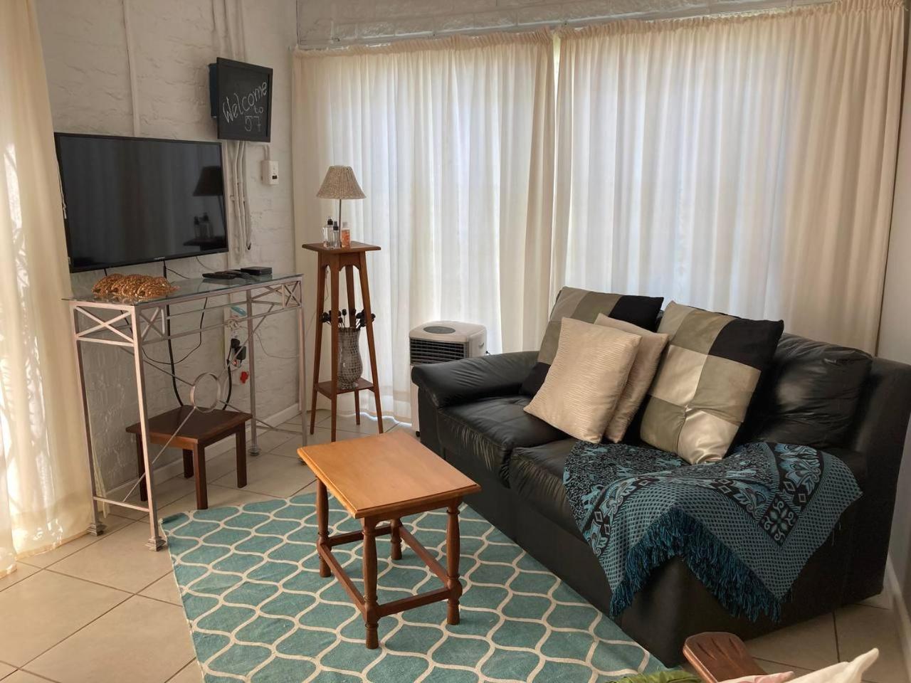 57 On Wellington Accommodation 科尔切斯特 外观 照片